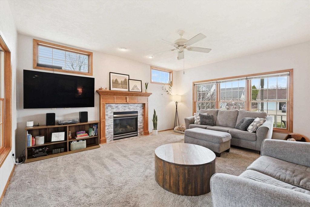 Photo of 1081 S Violet LANE, Appleton, WI 54914 (MLS # 50323340)