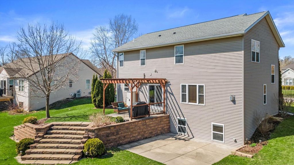 Photo of 503 Brockway DRIVE, Mukwonago, WI 53149 (MLS # 1957246)