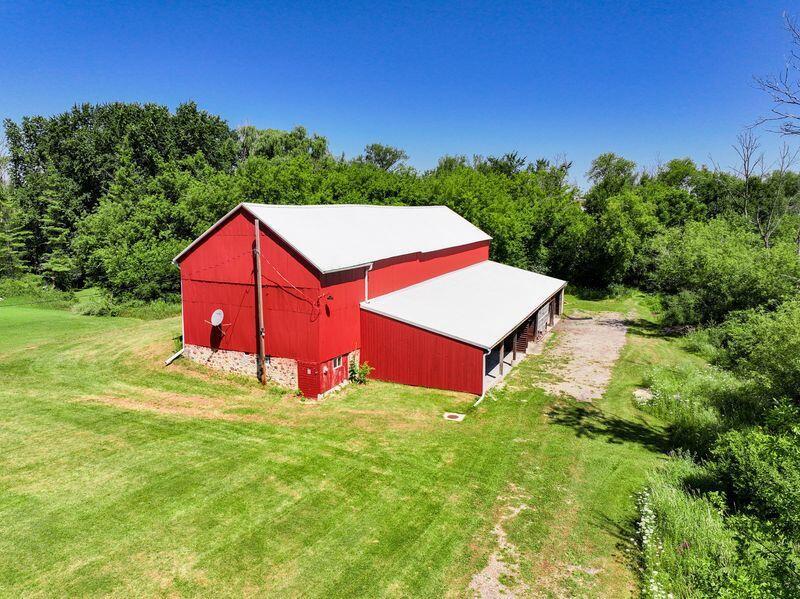 Photo of 150 W Rusco DRIVE, West Bend, WI 53095 (MLS # 1973893)