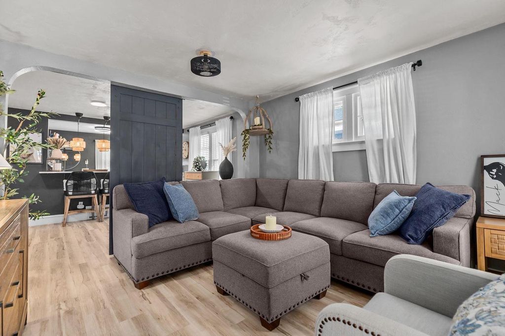 Photo of 539 W Brewster STREET, Appleton, WI 54911 (MLS # 50320718)