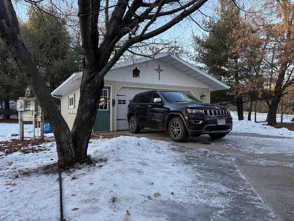 Photo of 607 W Whispering CIRCLE, Redgranite, WI 54970 (MLS # 22600115)