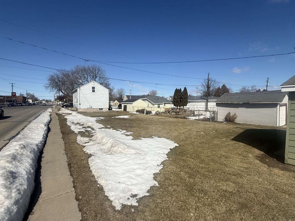 Photo of 1000 W Mason STREET, Green Bay, WI 54303 (MLS # 50322571)