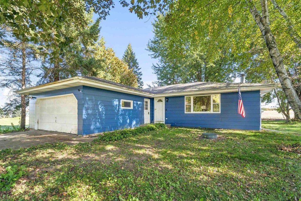 Photo of 8430 County Road M, Larsen, WI 54947 (MLS # 50334132)