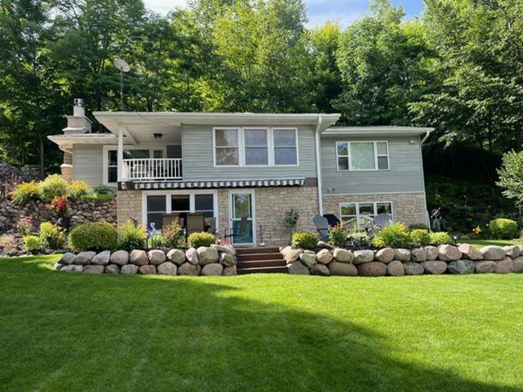 Photo of 16164 Bucks Point LANE, Mountain, WI 54149 (MLS # 50324974)