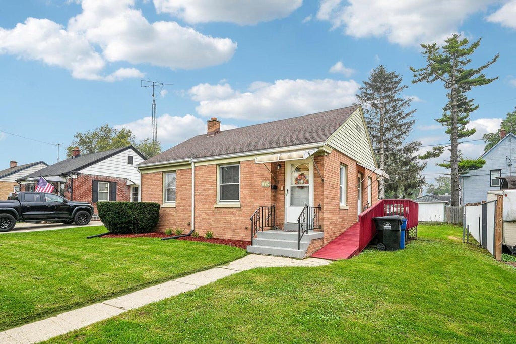 Photo of 1117 Rode AVENUE, Racine, WI 53404 (MLS # 1981363)