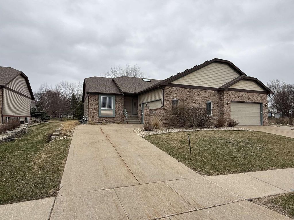 Photo of 9106 Waterside STREET, Middleton, WI 53562 (MLS # 2015646)
