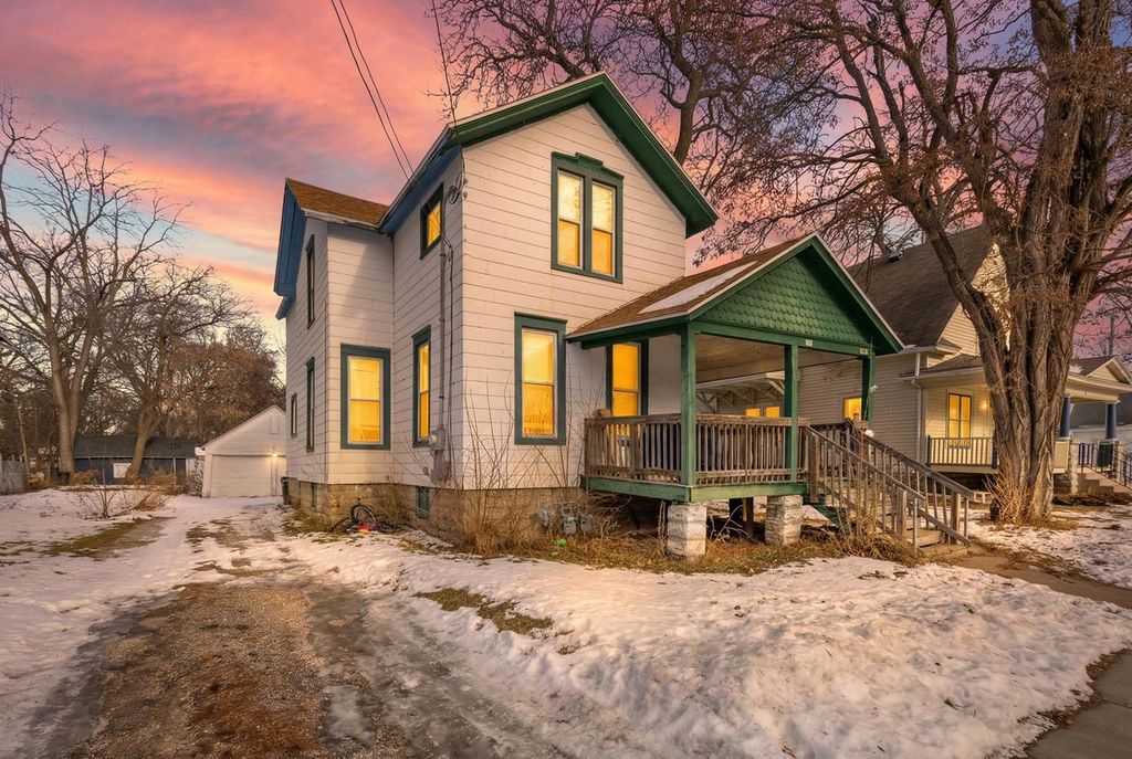 Photo of 918 Merritt AVENUE, Oshkosh, WI 54901 (MLS # 50319392)