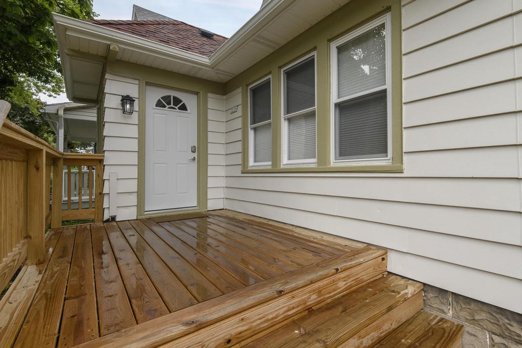 Photo of 3226 N Newhall STREET, Milwaukee, WI 53211 (MLS # 1979136)