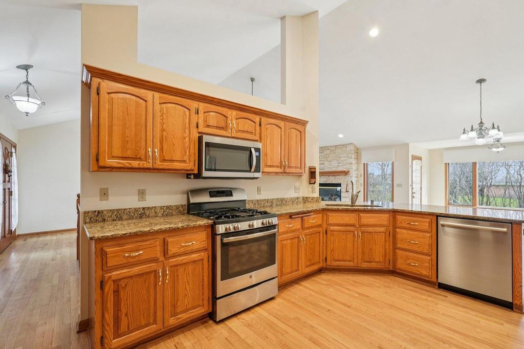 Photo of 16605 W Sumerland COURT, New Berlin, WI 53151 (MLS # 1956488)