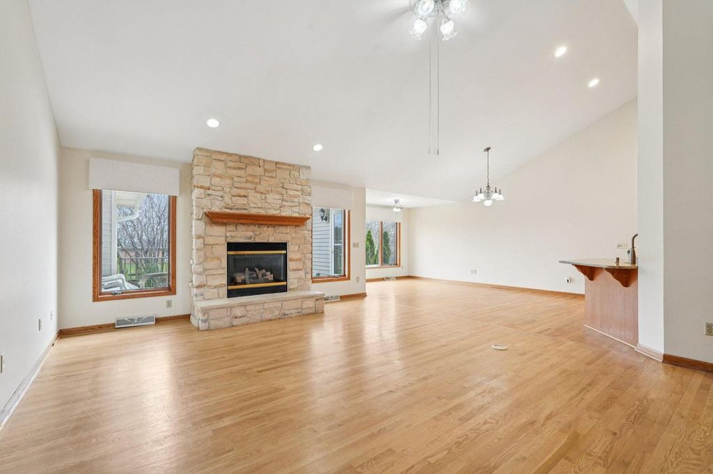 Photo of 16605 W Sumerland COURT, New Berlin, WI 53151 (MLS # 1956488)