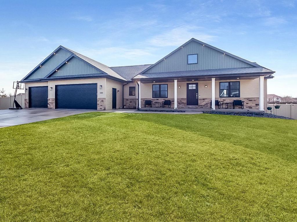 Photo of 440 Kristy Lee COURT, Green Bay, WI 54311 (MLS # 50321337)