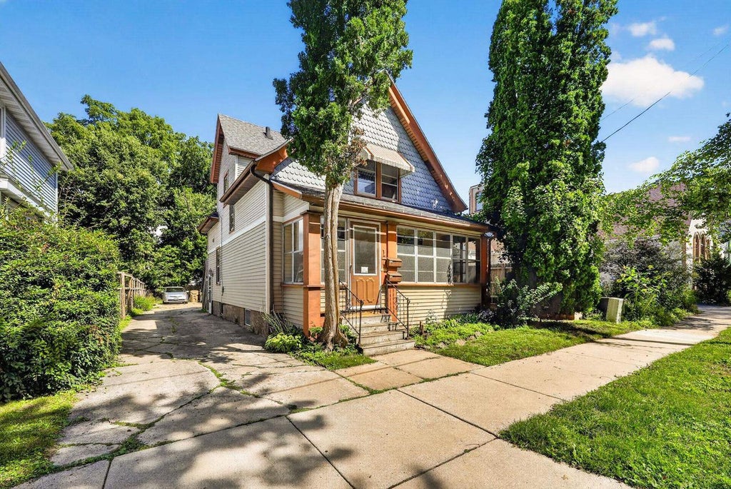 Photo of 17 N 7th STREET, Madison, WI 53704 (MLS # 2031958)