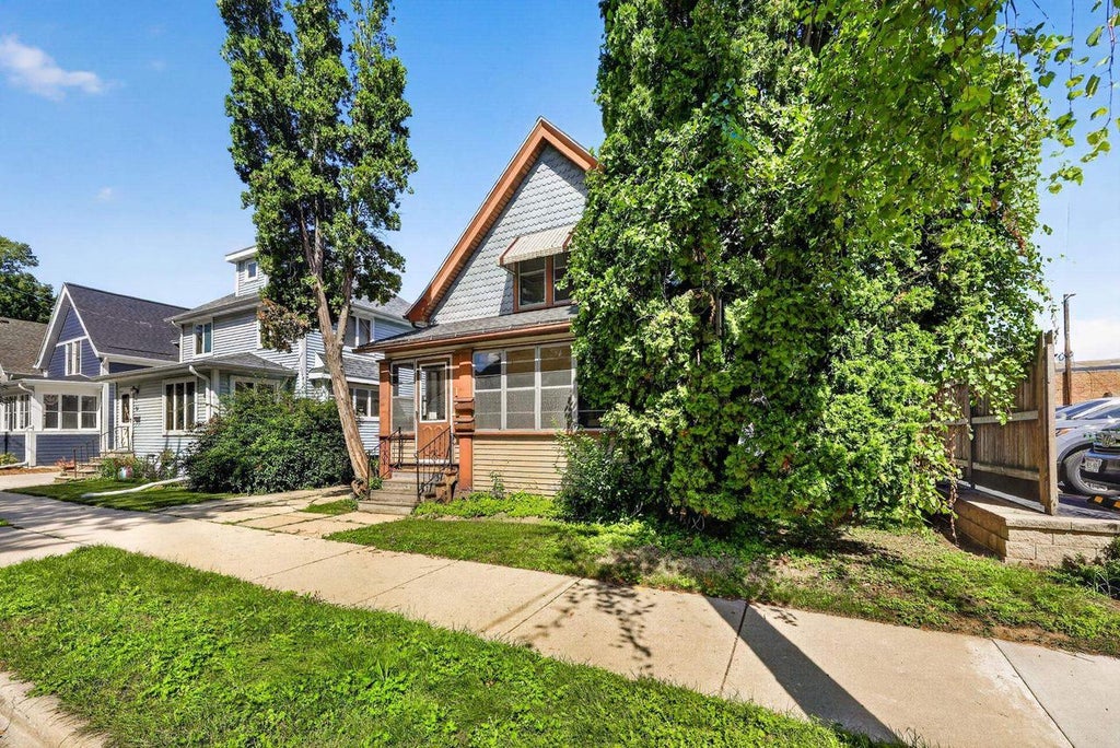 Photo of 17 N 7th STREET, Madison, WI 53704 (MLS # 2031958)