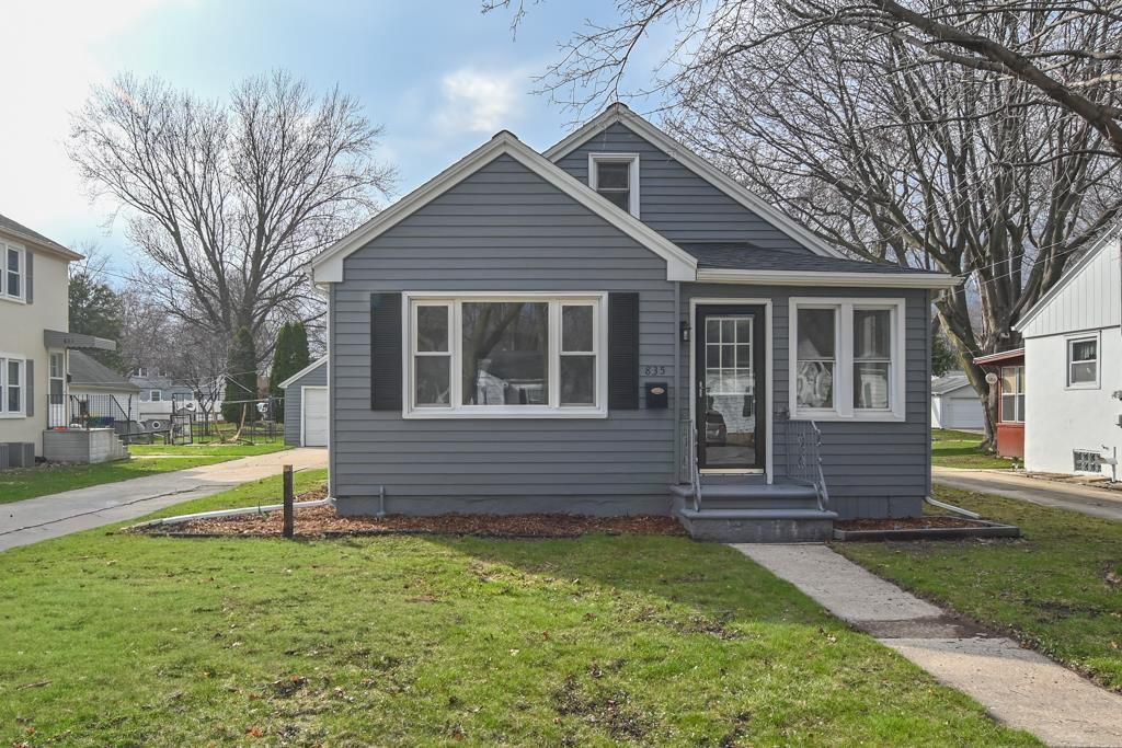 Photo of 835 Neville AVENUE, Green Bay, WI 54303 (MLS # 50323708)
