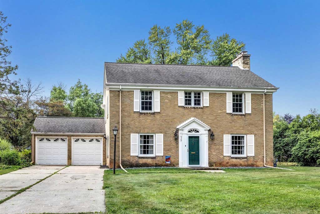 Photo of 529 Arrowhead DRIVE, Green Bay, WI 54301 (MLS # 50330924)