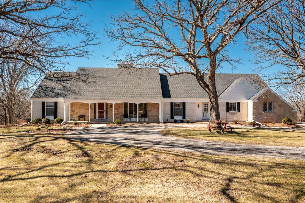 Photo of W290S4827 Parke LANE WEST LANE W, Waukesha, WI 53189 (MLS # 1949070)