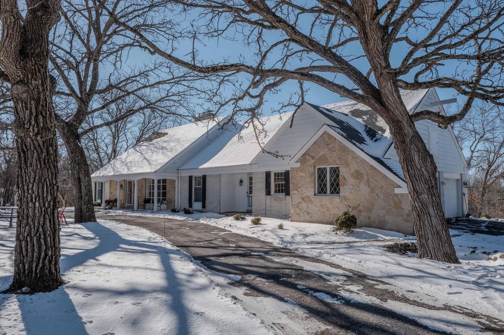 Photo of W290S4827 Parke LANE WEST LANE W, Waukesha, WI 53189 (MLS # 1949070)