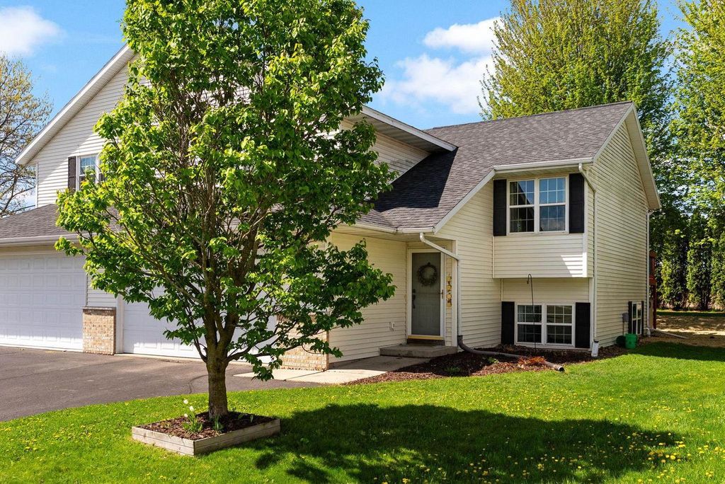 Photo of 556 Ronald Lee CIRCLE, Rio, WI 53960 (MLS # 2021173)