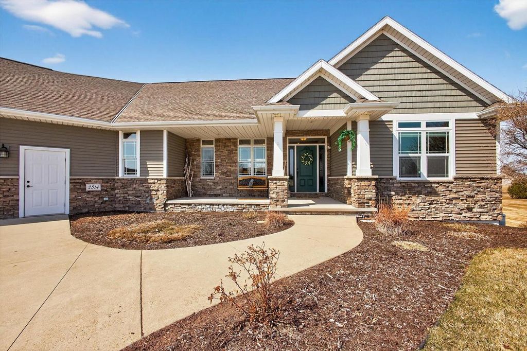 Photo of 2514 Skyline Oaks DRIVE, De Pere, WI 54115 (MLS # 50323062)