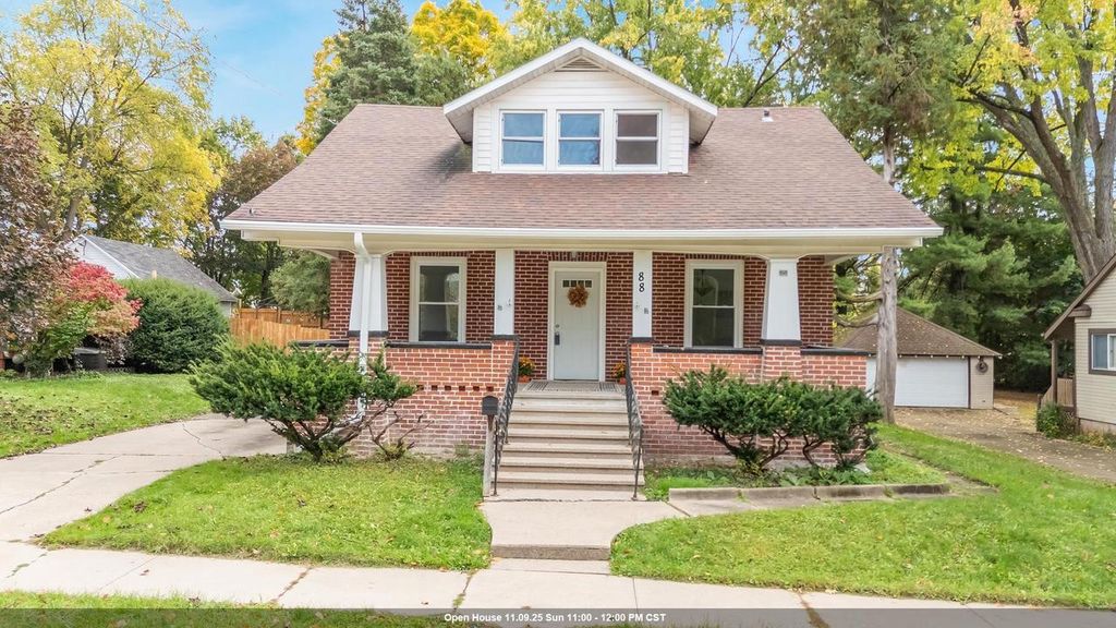 Photo of 88 N Clinton AVENUE, Clintonville, WI 54929 (MLS # 50316882)