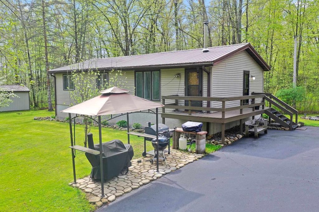 Photo of N6828 Springbrook ROAD, Cecil, WI 54111 (MLS # 50325875)