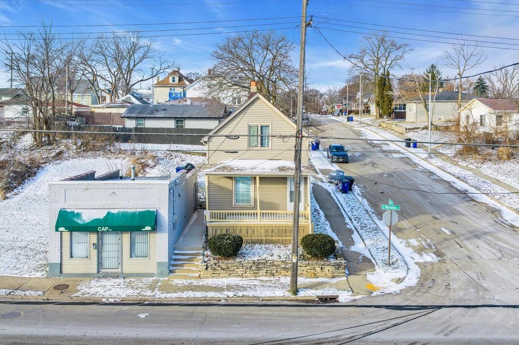 Photo of 1130 S Memorial DRIVE, Racine, WI 53403 (MLS # 1945800)