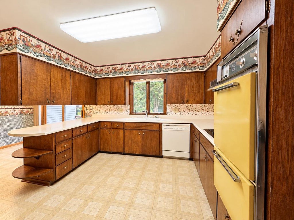Photo of 1818 N Hawthorne Park DRIVE, Janesville, WI 53545 (MLS # 2035658)