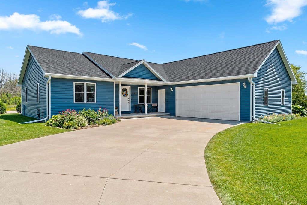 Photo of N9182 Dylan DRIVE, Appleton, WI 54915 (MLS # 50328749)