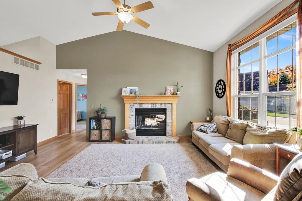 Photo of 1301 Goldcrest COURT, West Bend, WI 53095 (MLS # 1941400)