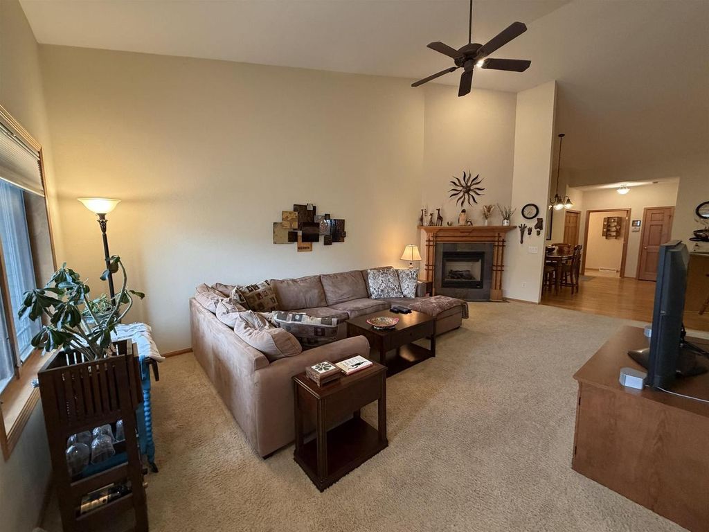 Photo of 605 Nightingale LANE, Cottage Grove, WI 53527 (MLS # 2017204)