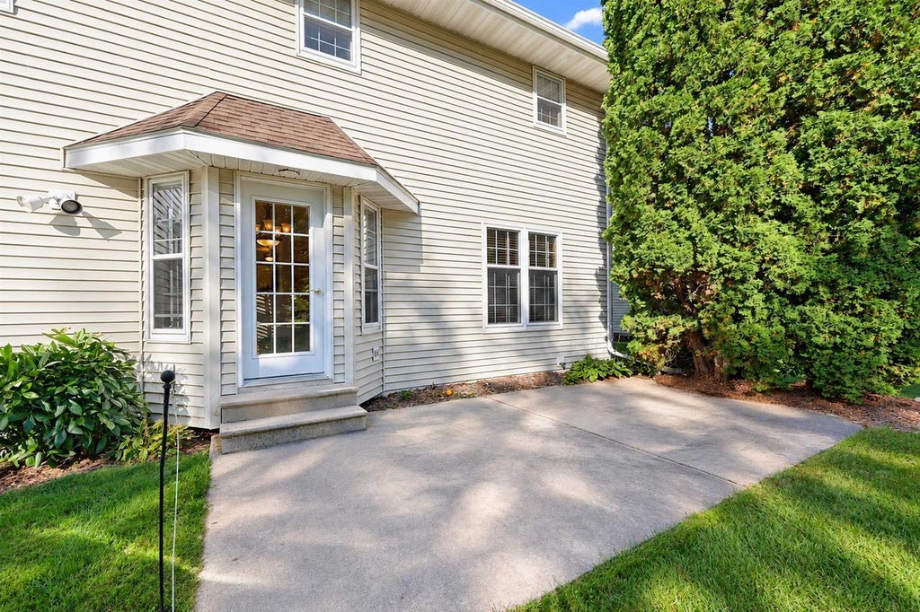 Photo of 2141 Dorset DRIVE, Green Bay, WI 54311 (MLS # 50333902)