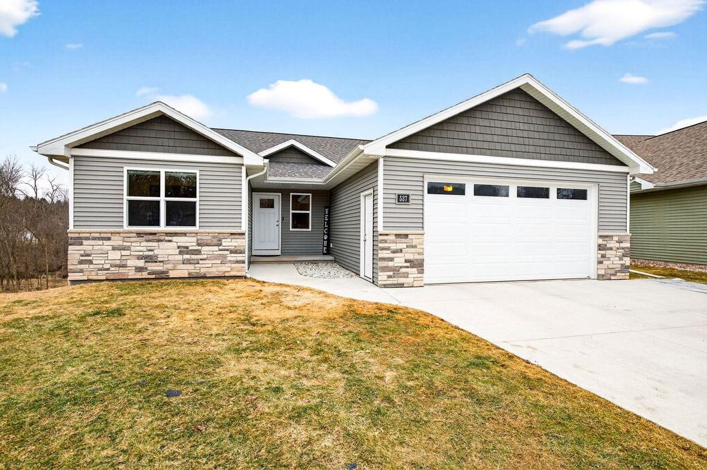 Photo of 537 Golf Side COURT, Hortonville, WI 54944 (MLS # 50321971)