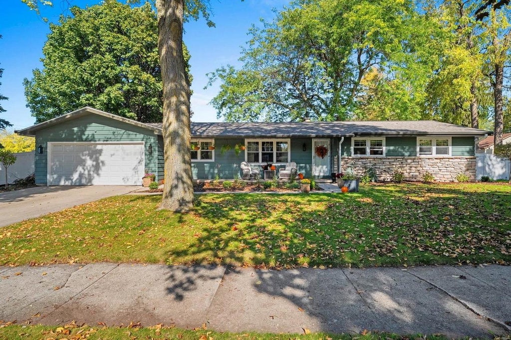 Photo of 344 Miramar DRIVE, Green Bay, WI 54301 (MLS # 50334951)