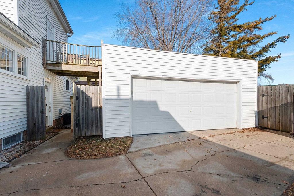 Photo of 827 Catherine STREET, Green Bay, WI 54301 (MLS # 50321279)