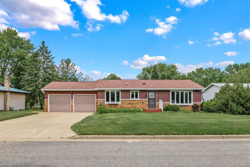 Photo of 1535 Howard AVENUE, Eau Claire, WI 54703 (MLS # 1602651)