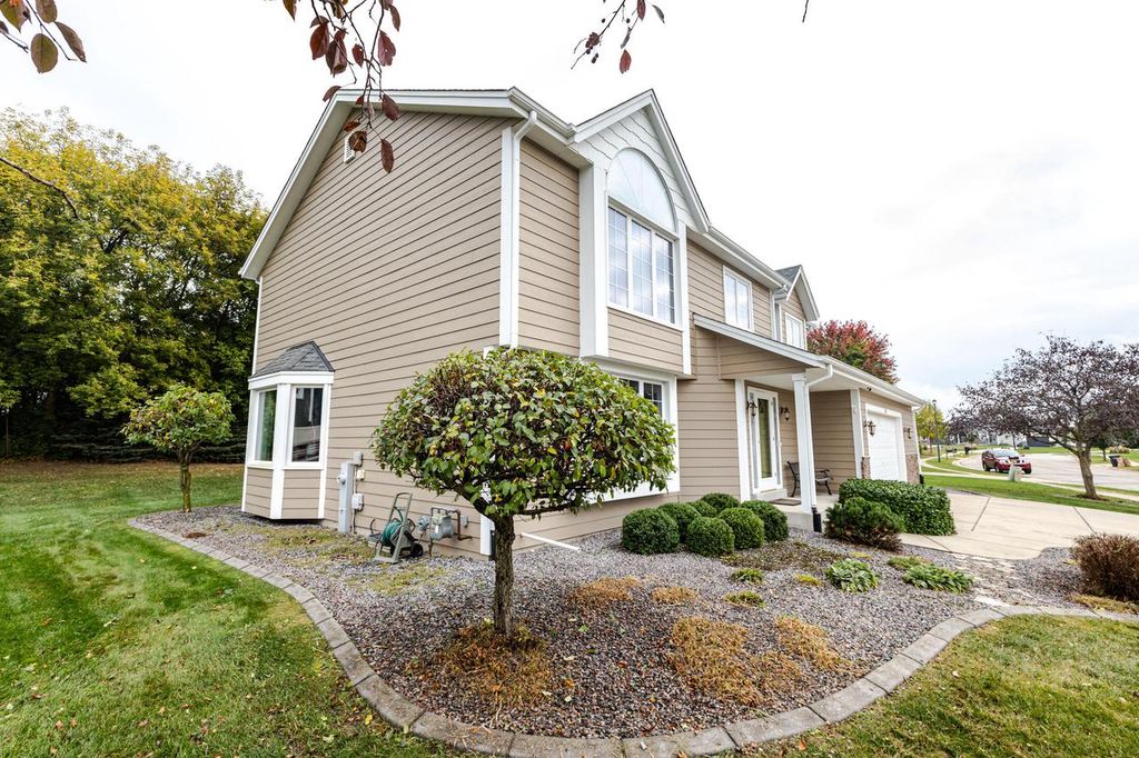 Photo of 1271 Thomas TRAIL, Oconomowoc, WI 53066 (MLS # 1940374)