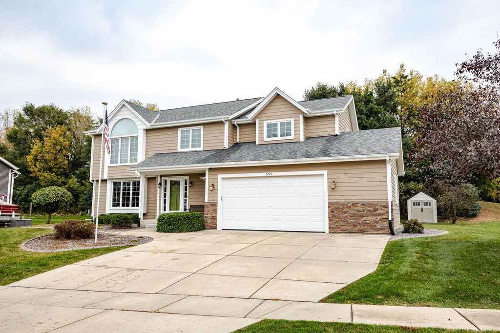 Photo of 1271 Thomas TRAIL, Oconomowoc, WI 53066 (MLS # 1940374)