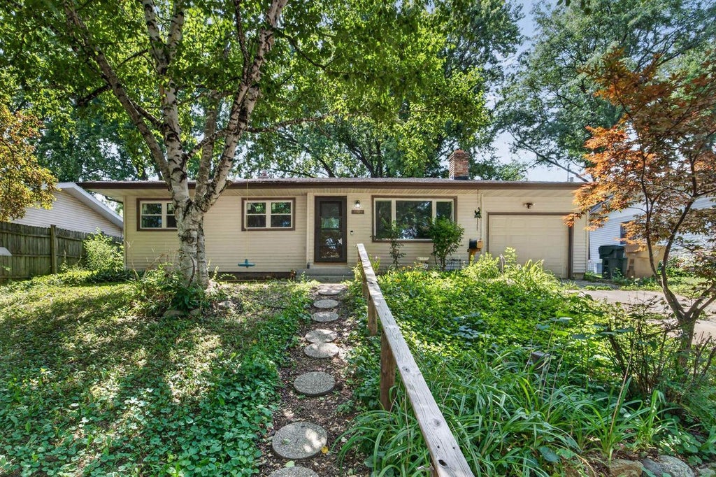 Photo of 1121 Debra LANE, Madison, WI 53704 (MLS # 2029701)