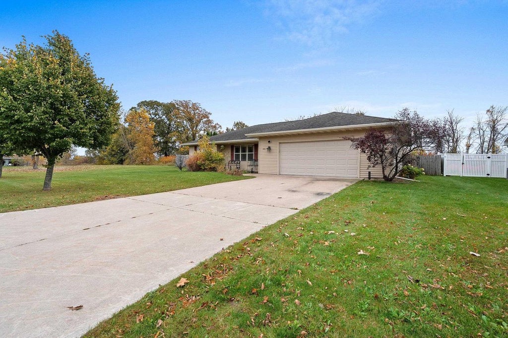 Photo of 1416 Wolverine TRAIL, New Franken, WI 54229 (MLS # 50334467)