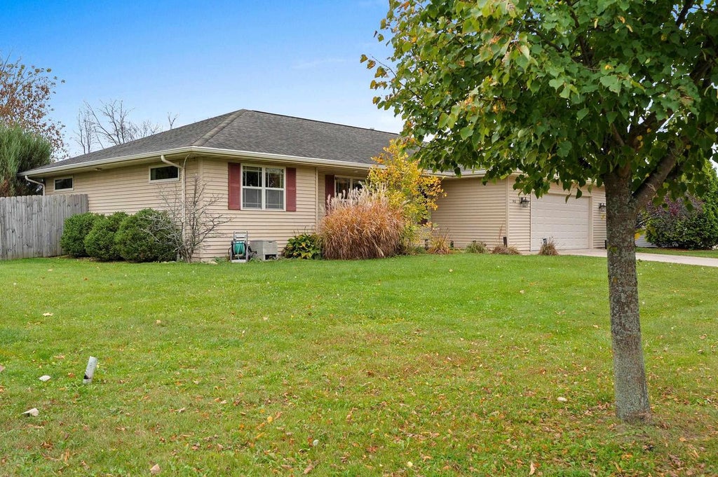 Photo of 1416 Wolverine TRAIL, New Franken, WI 54229 (MLS # 50334467)