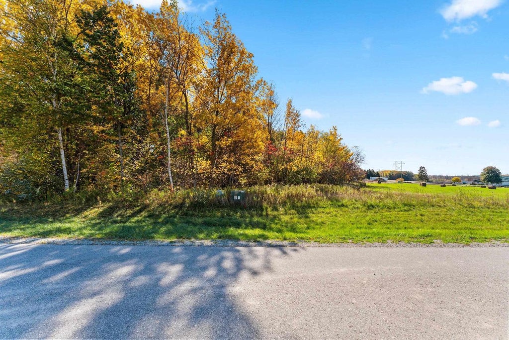 Photo of 535 Cross Country COURT, Oneida, WI 54155 (MLS # 50334607)