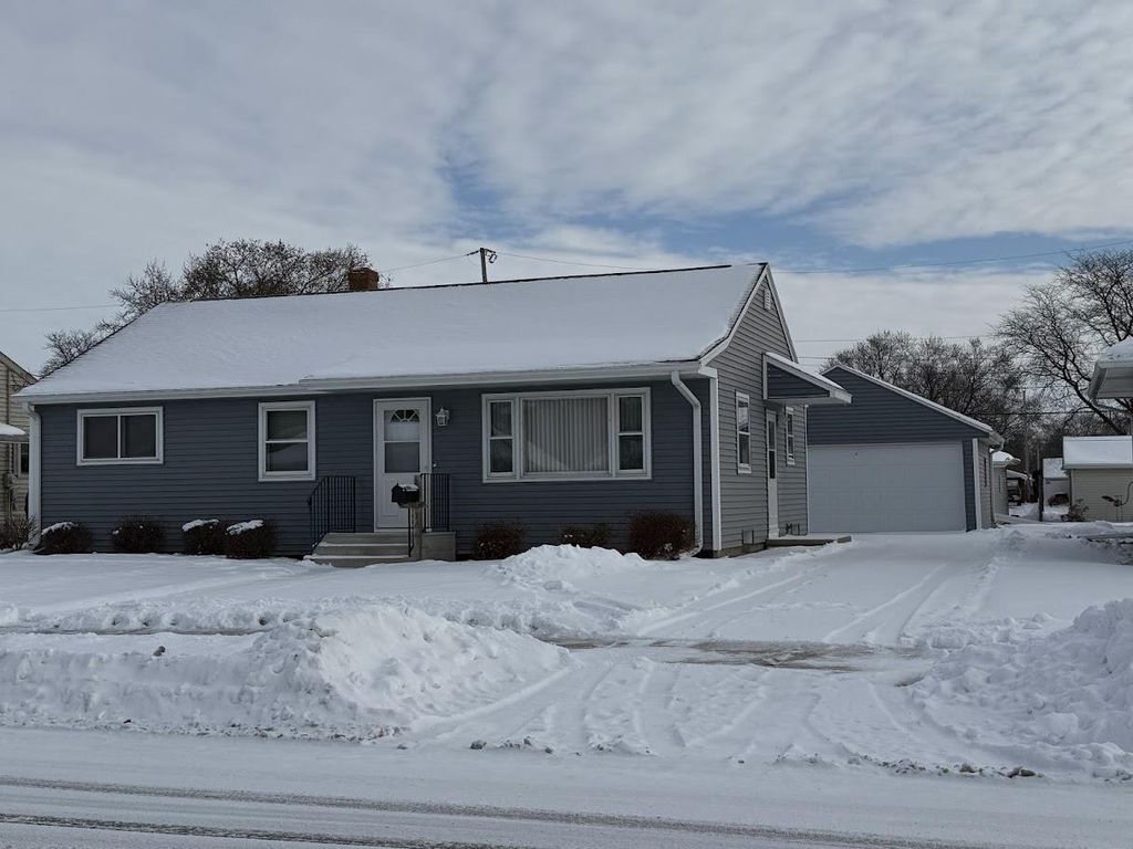 Photo of 166 Andrew AVENUE, Neenah, WI 54956 (MLS # 50319037)