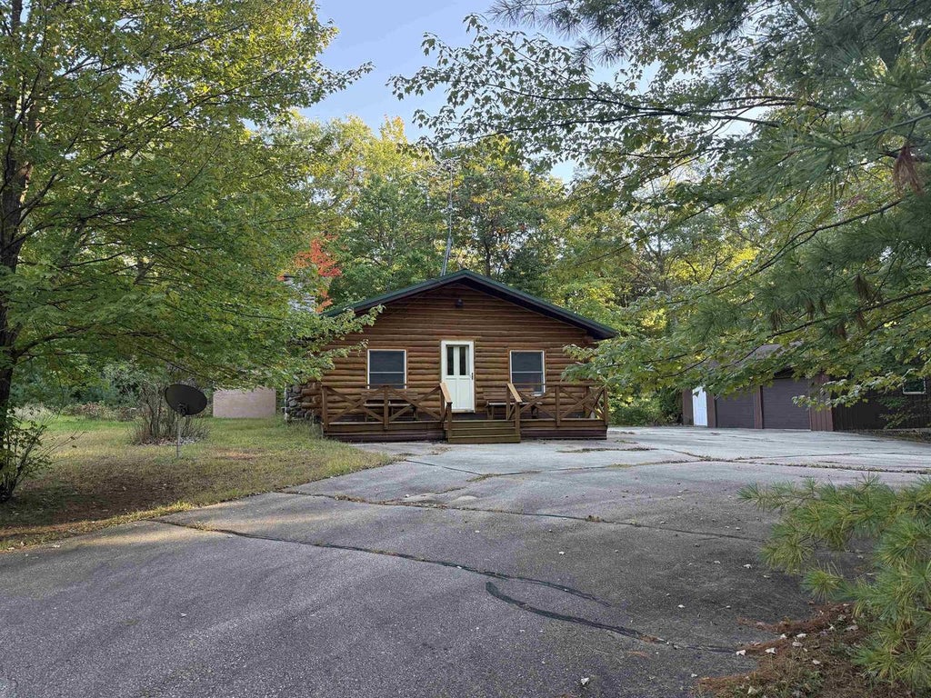 Photo of N6772 Black Oak CIRCLE, Shawano, WI 54166 (MLS # 50333644)