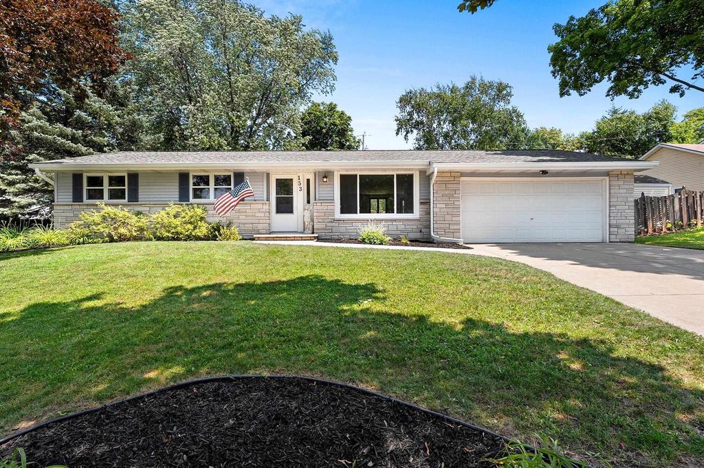 Photo of 153 Joan AVENUE, Green Bay, WI 54302 (MLS # 50329514)