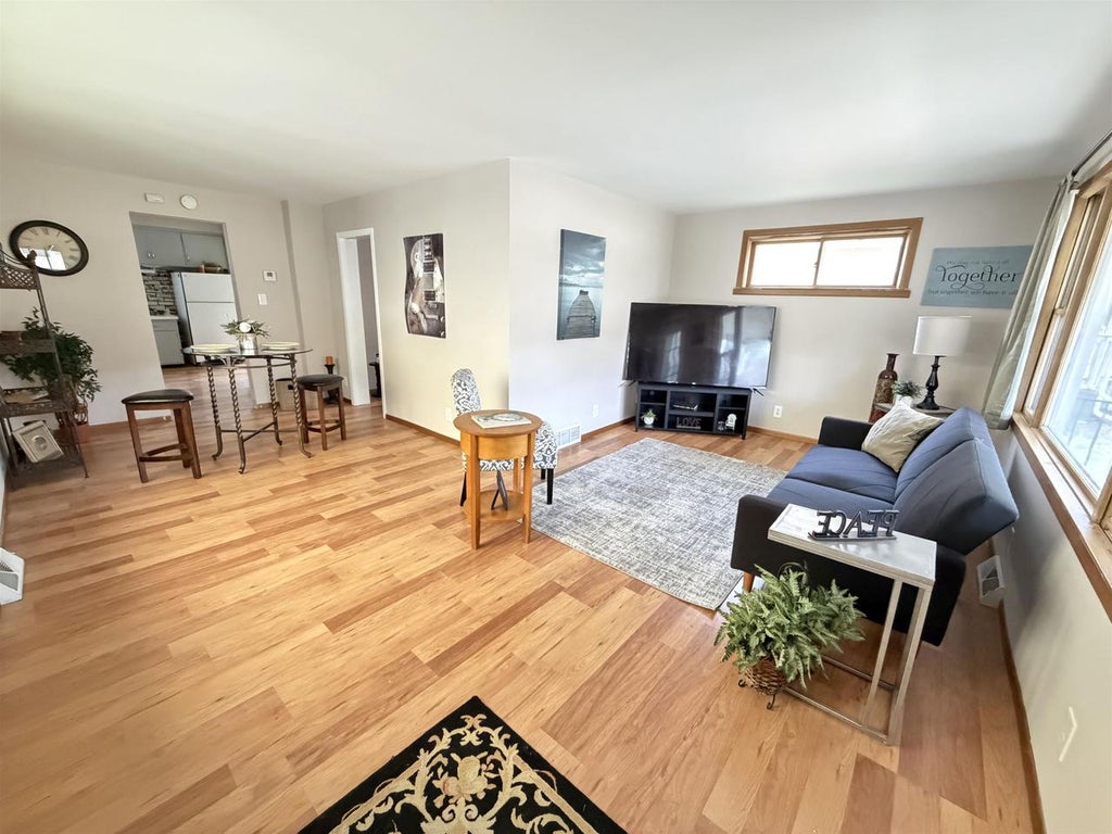 Photo of 909 N Mason STREET, Appleton, WI 54914 (MLS # 50332673)