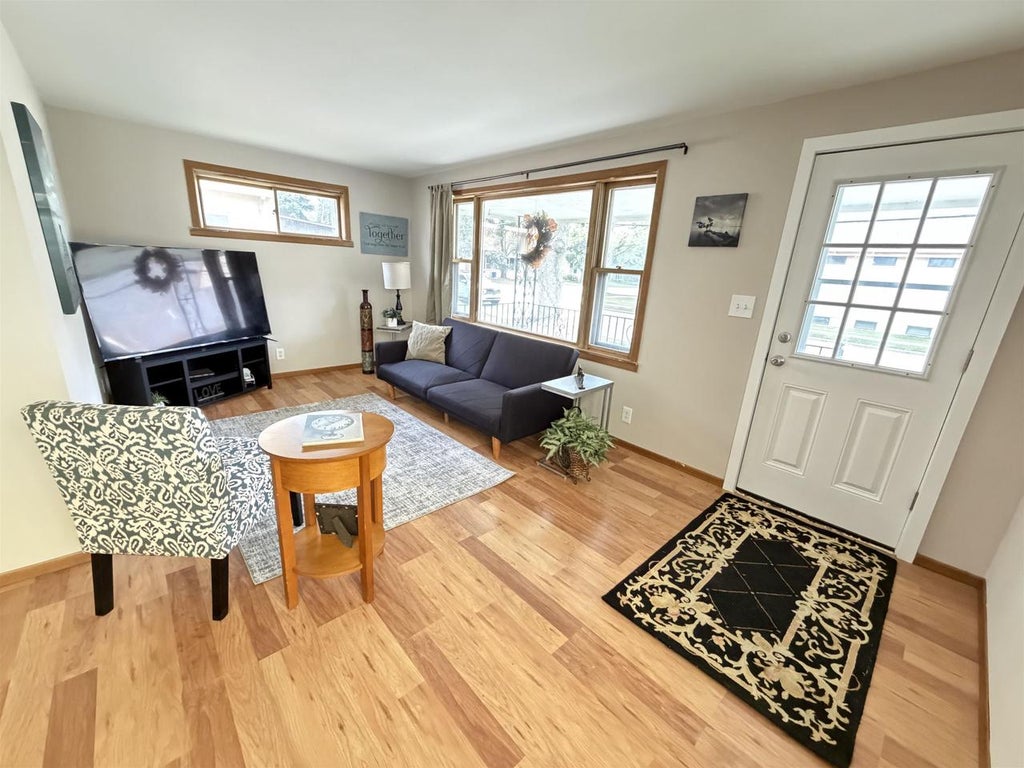 Photo of 909 N Mason STREET, Appleton, WI 54914 (MLS # 50332673)