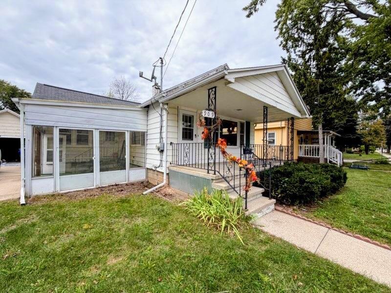 Photo of 909 N Mason STREET, Appleton, WI 54914 (MLS # 50332673)