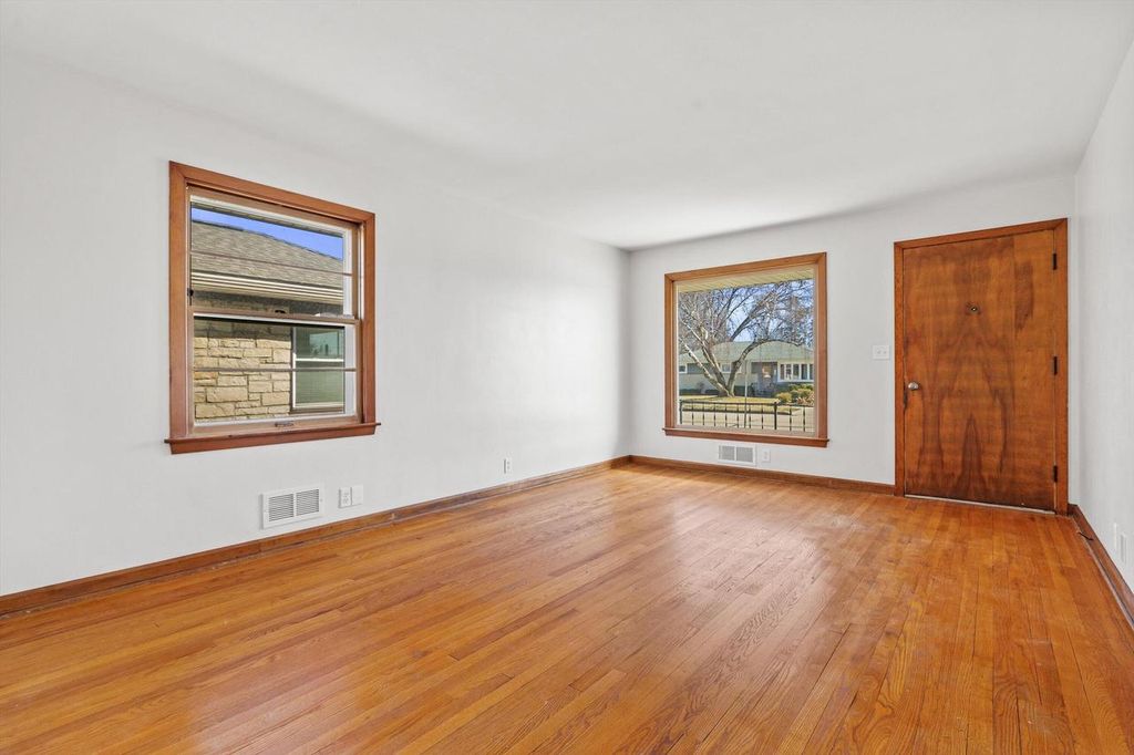 Photo of 1924 Jupiter AVENUE, Racine, WI 53404 (MLS # 1953745)