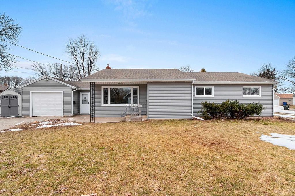 Photo of 1501 Oakridge AVENUE, Kaukauna, WI 54130 (MLS # 50322729)