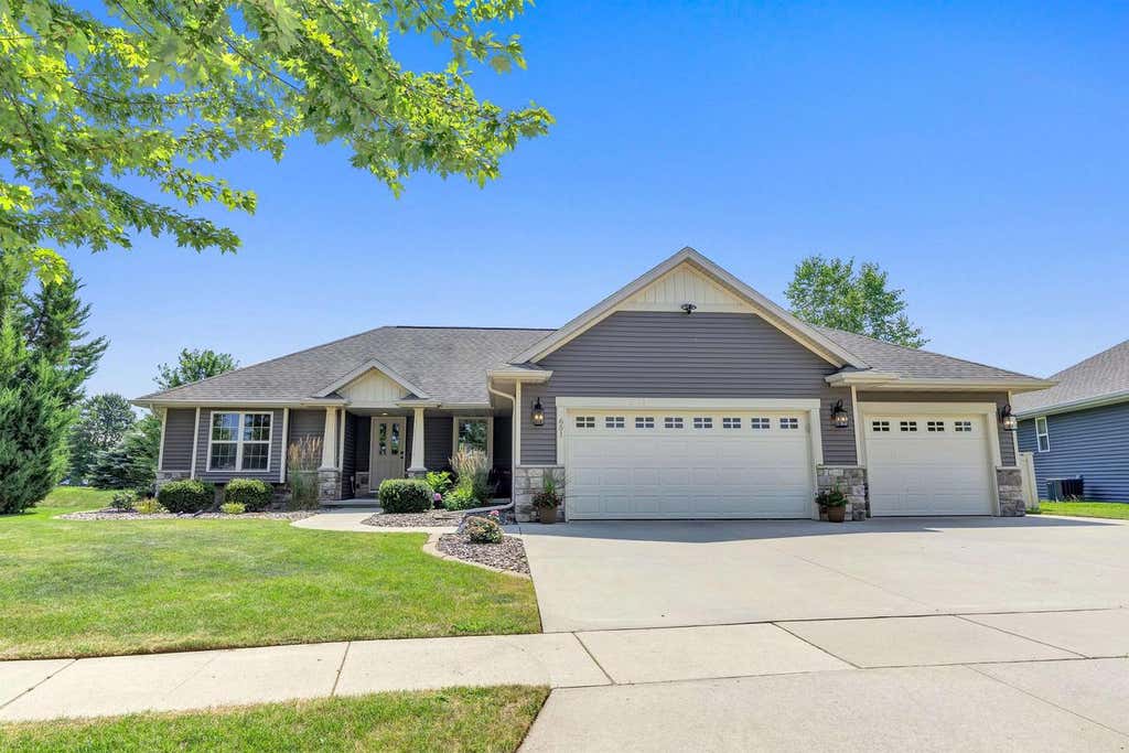 Photo of 651 Pebblestone CIRCLE, Hobart, WI 54155 (MLS # 50330371)